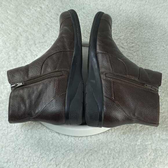 Clarks Booties Womens US Sz 7M Brown 15807 Leather Ankle Zipper Soft Cushion - Picture 4 of 9